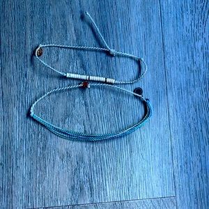 These are pura vida bracelets they came in a set of two.